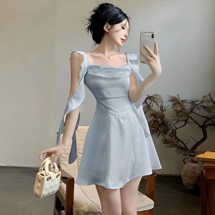キャミワンピース 優美なリボンショルダー サテンワンピース