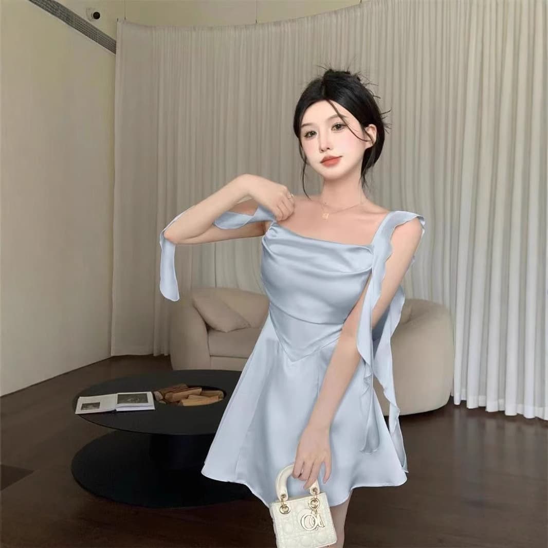 キャミワンピース 優美なリボンショルダー サテンワンピース