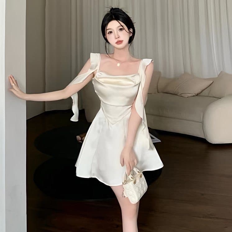 キャミワンピース 優美なリボンショルダー サテンワンピース